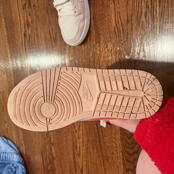 Womens Jordan’s size 6.5 - Picture 7 of 8